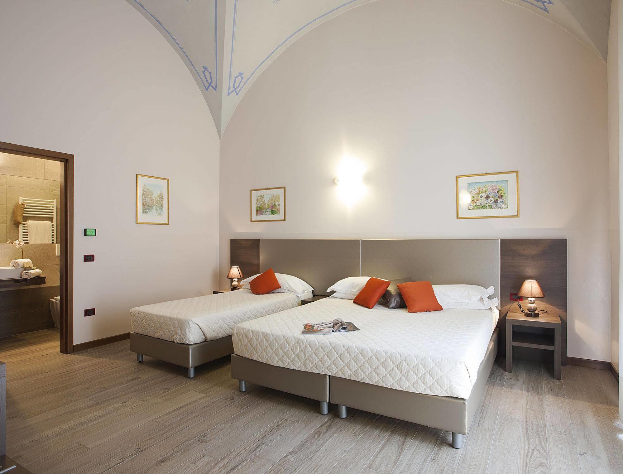 Residence Caffe Savona Alba  Bagian luar foto