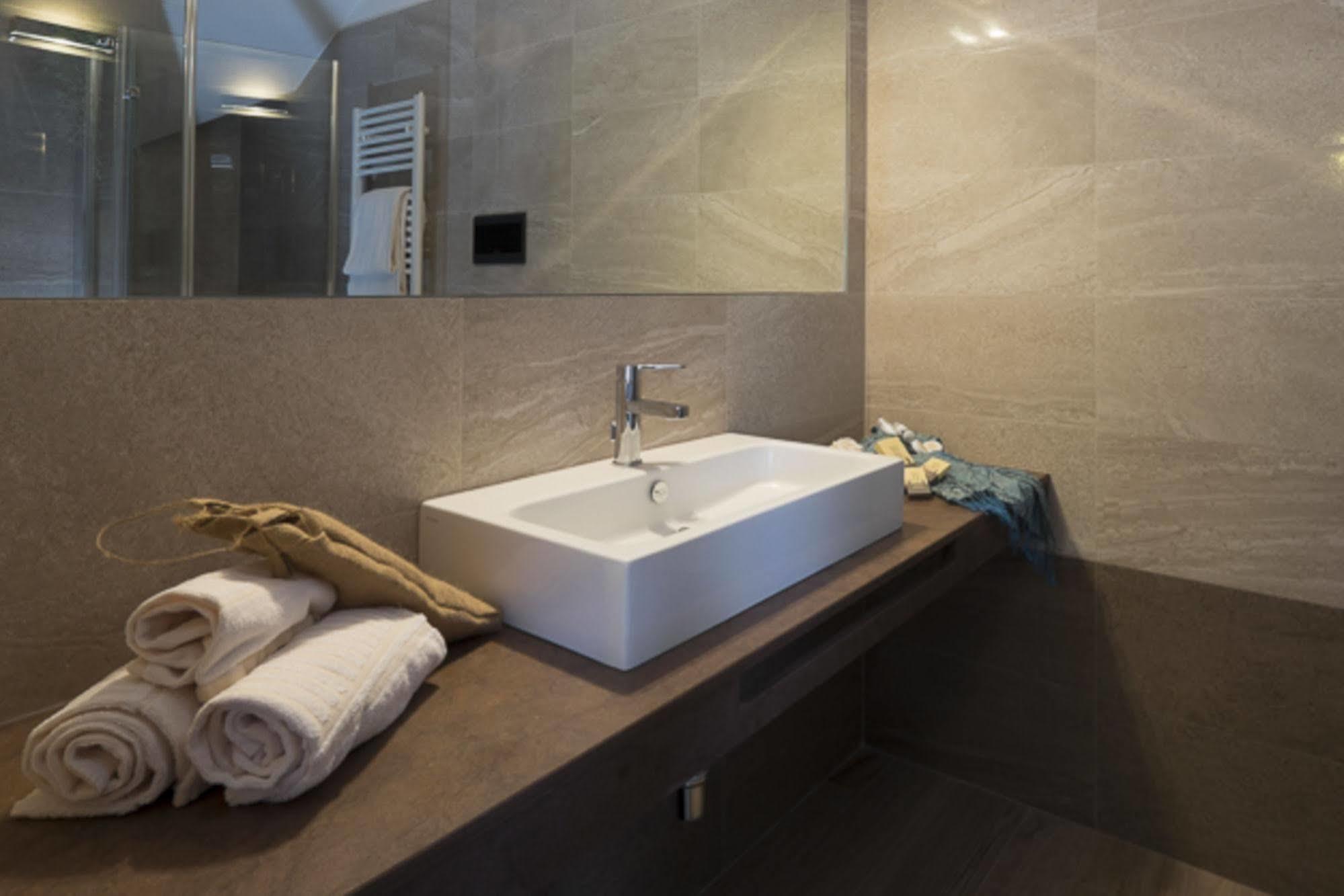 Residence Caffe Savona Alba  Bagian luar foto