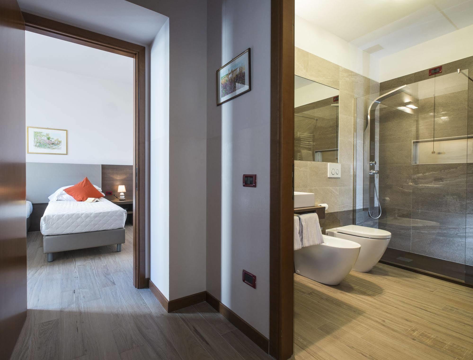 Residence Caffe Savona Alba  Bagian luar foto