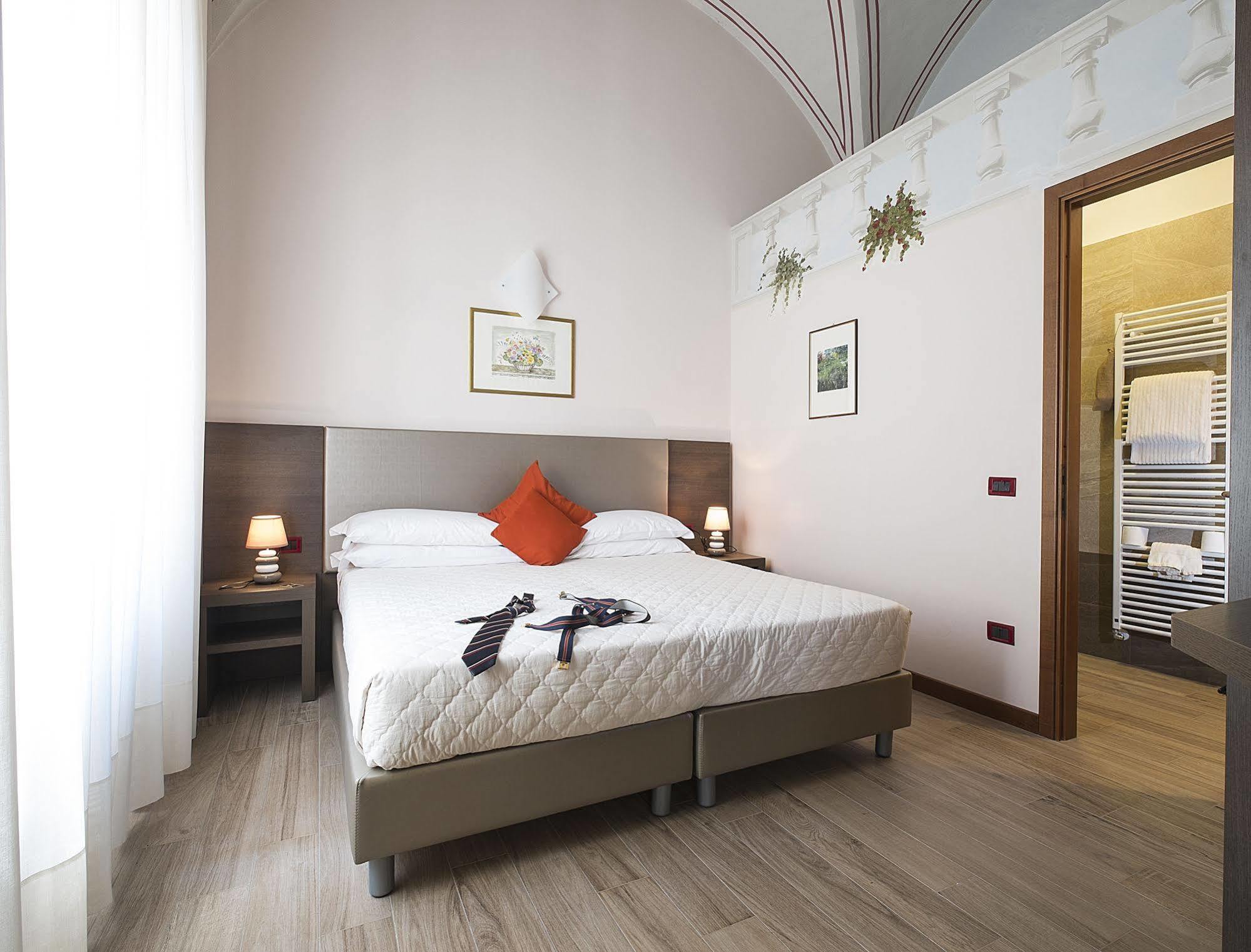 Residence Caffe Savona Alba  Bagian luar foto